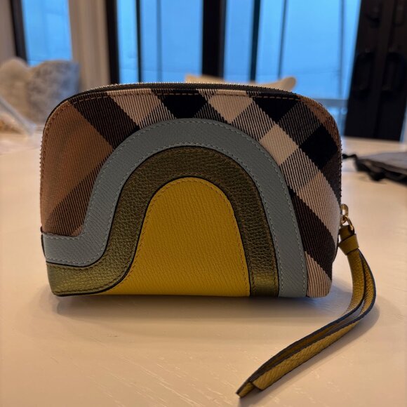 Burberry Flower Cosmetic Pouch - AUTHENTIC, RARE, EXCELLENT CONDITION - Picture 2 of 7